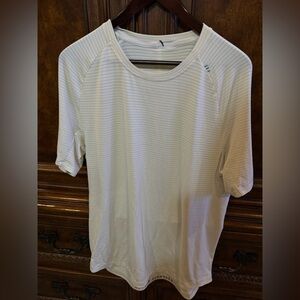 Men’s size Large License to Train short sleeve shirt.  Heather light ivory